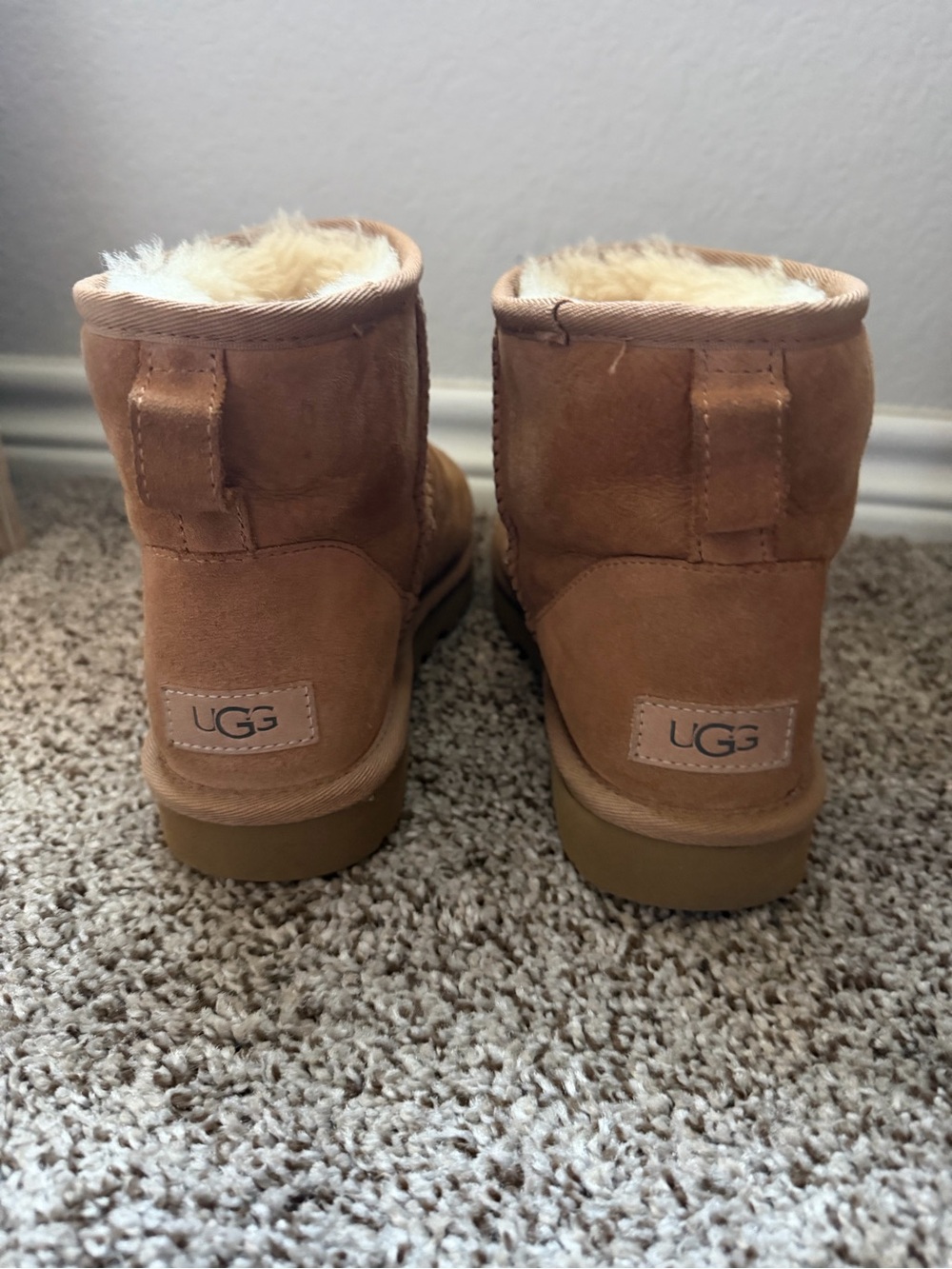 Women's UGG Mini Boot in Chestnut Brown size 7 - Picture 3 of 8